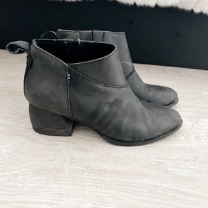TOM ankle boots